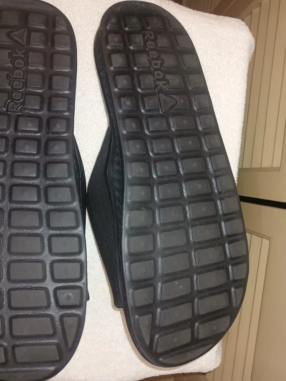 Reebok Men's Black Cushioned Comfort Slip-on Slides Sz 13
